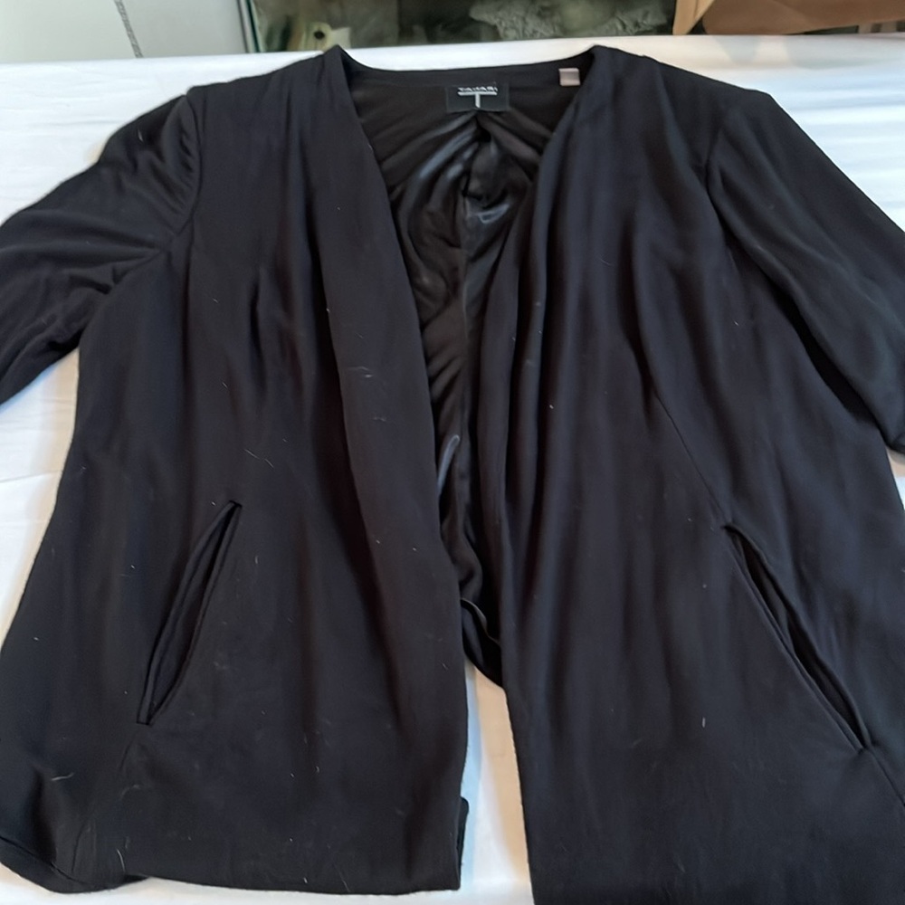 Tahari size 14 black knit open front jacket with pockets machine washable